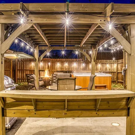 Modern Beach Bungalow, Firepit, Foosball, Hot Tub, In Dunes Natl Park